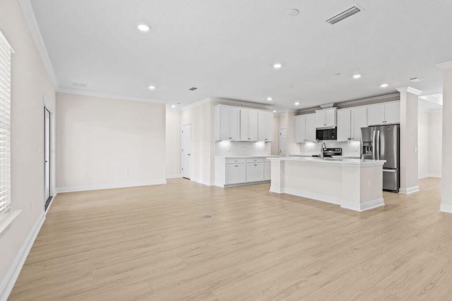 Spacious, unfurnished interior of a new home in Windswept Estates, Freeport (Image 25).