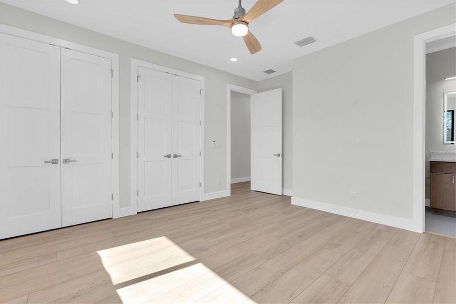 Spacious, unfurnished interior of a new home in , St. Petersburg (Image 35).