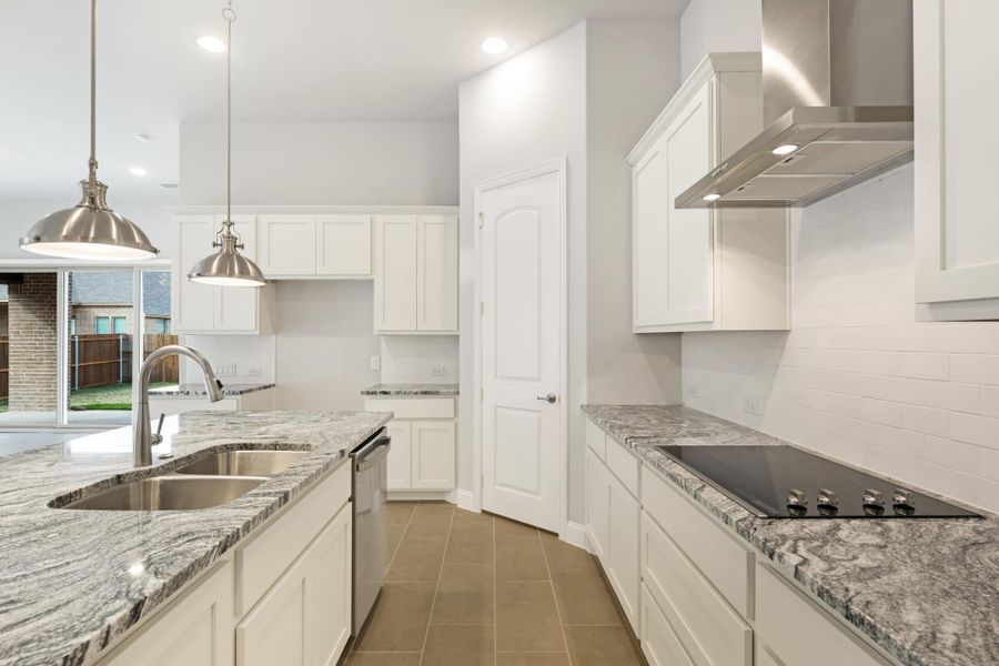 Representative furnished interior of a home built from the Bridgeport by UnionMain Homes in Lake Breeze, Lavon (Image 12).