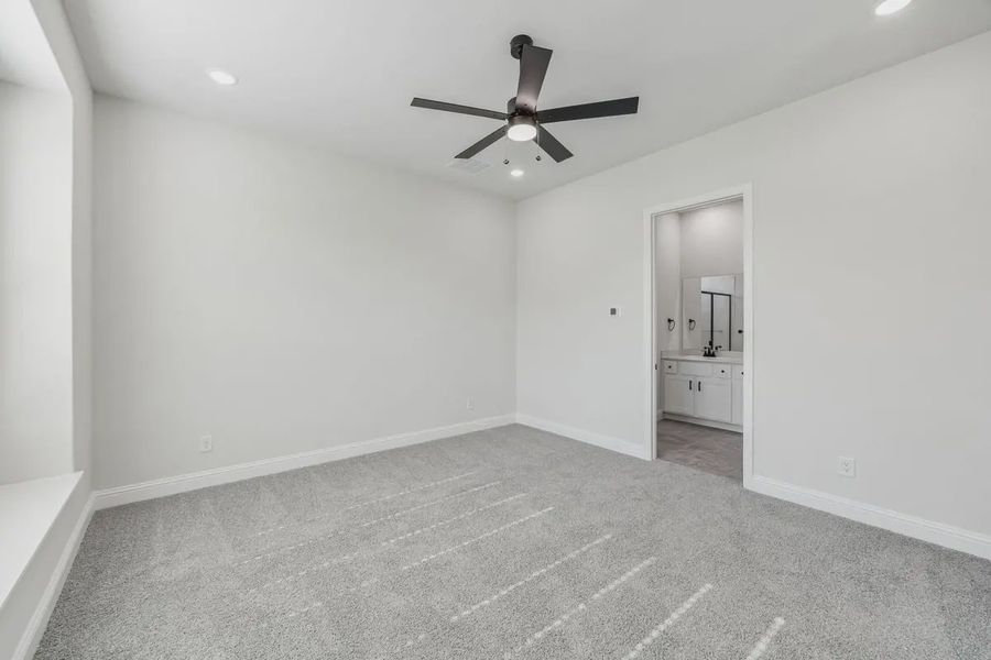 Spacious, unfurnished interior of a new home in Las Lomas, Forney (Image 18). Spacious, unfurnished interior of a new home in Las Lomas, Forney (Image 18).