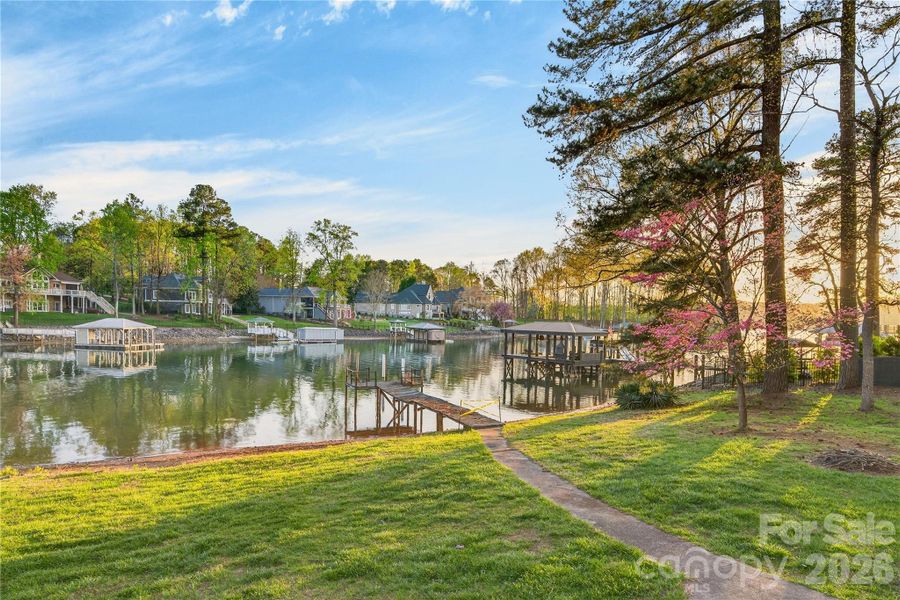 Breathtaking lake view with the home perfectly positioned toenjoy the expansive 161 feet ofwaterfront, an exceptionalopportunity on Lake Norman.
