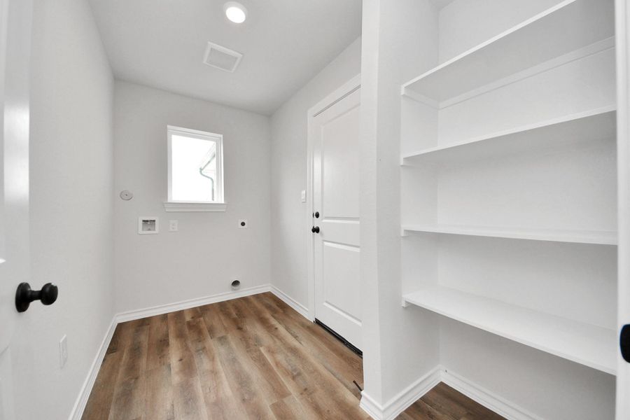 Spacious, unfurnished interior of a new home in The Enclave at Spring Branch, Conroe (Image 19). Spacious, unfurnished interior of a new home in The Enclave at Spring Branch, Conroe (Image 19).