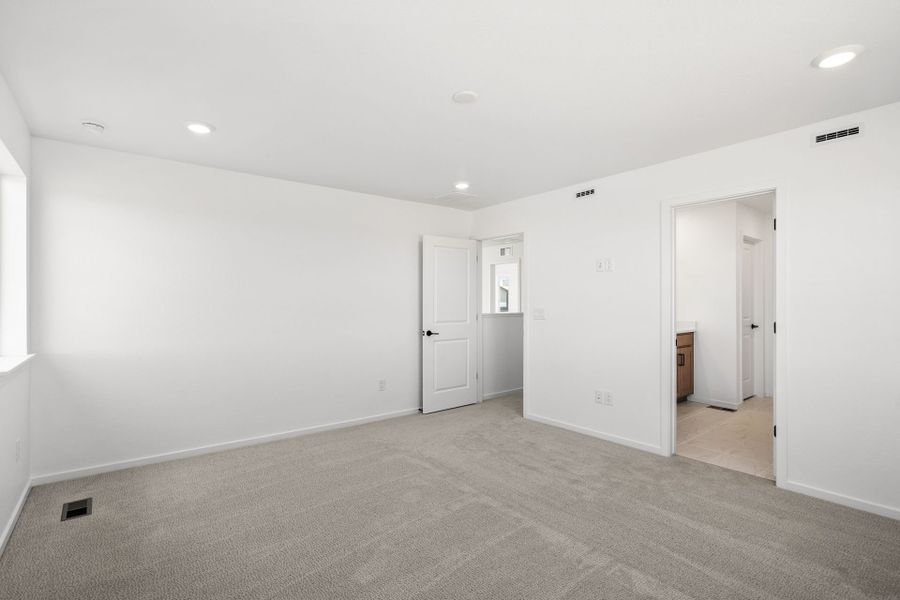 Spacious, unfurnished interior of a new home in Cordovan, Firestone (Image 8).