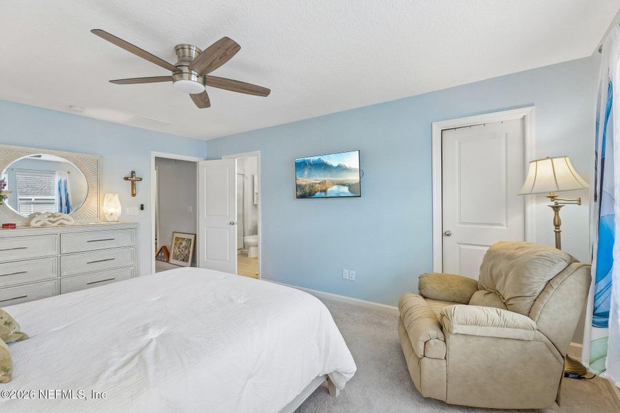 Furnished interior view inside a new home in , Middleburg (Image 11).