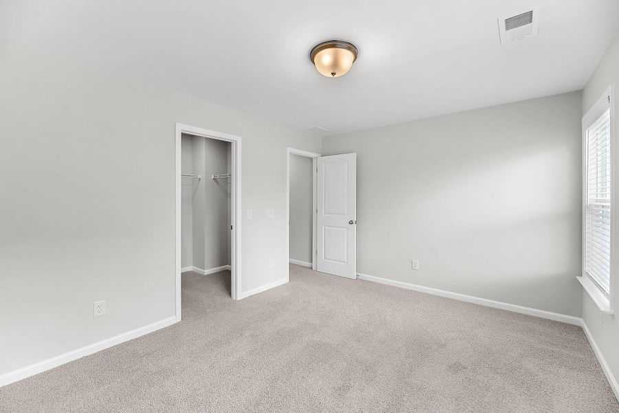 Spacious, unfurnished interior of a new home in Sweetgrass Station, Summerville (Image 37). Spacious, unfurnished interior of a new home in Sweetgrass Station, Summerville (Image 37).