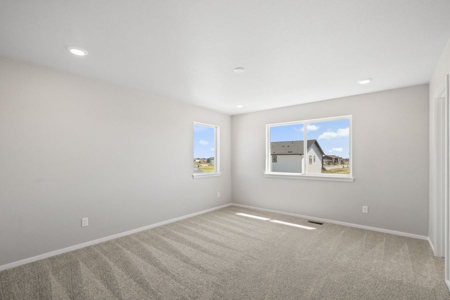 Spacious, unfurnished interior of a new home in Wolf Creek Run West, Strasburg (Image 10).