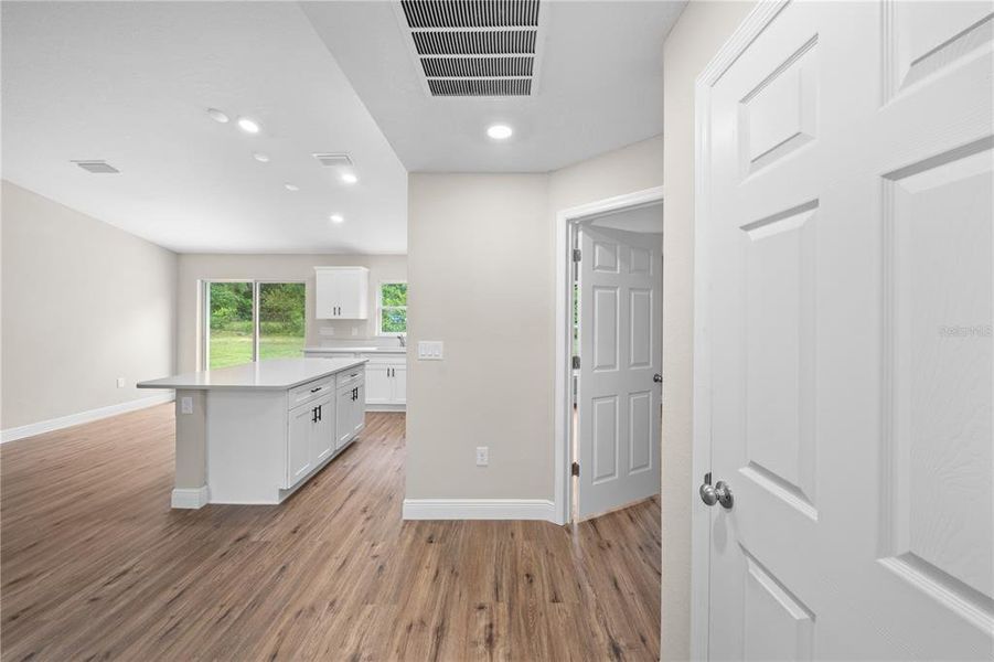 Spacious, unfurnished interior of a new home in , Ocala (Image 17).