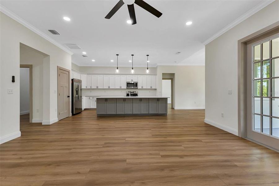 Spacious, unfurnished interior of a new home in , Port Charlotte (Image 41).
