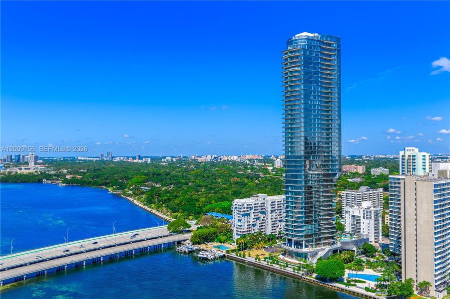 Condo located in Miami, FL showcasing its design and architecture (Image 21).