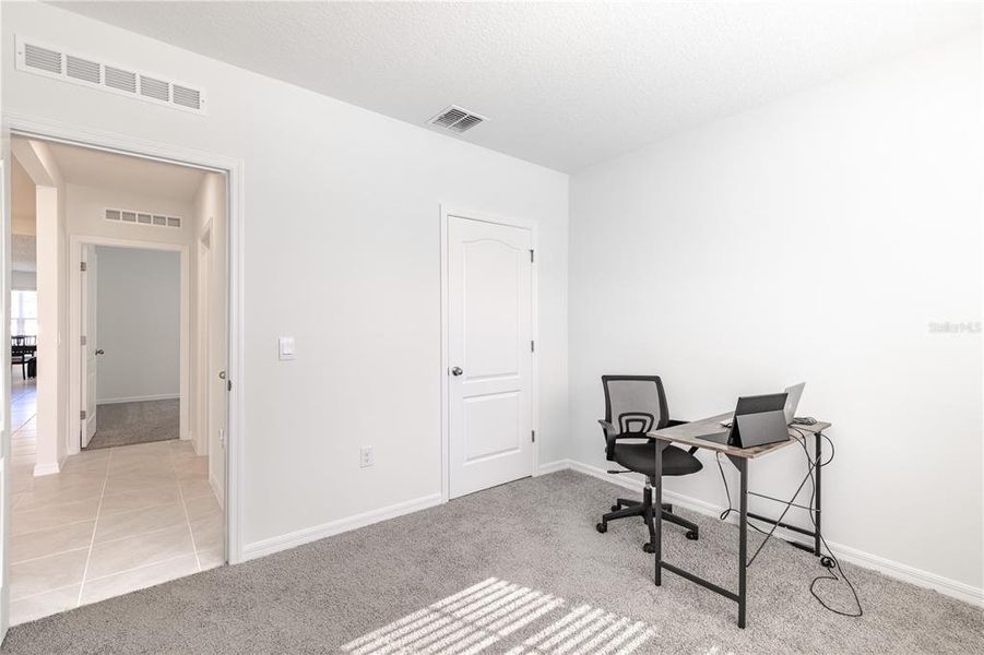 Furnished interior view inside a new home in Magnolia Pointe, Umatilla (Image 7).