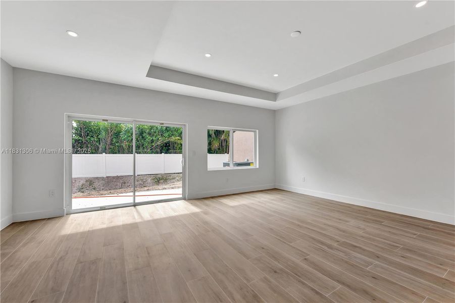 Spacious, unfurnished interior of a new home in , Coral Springs (Image 21).