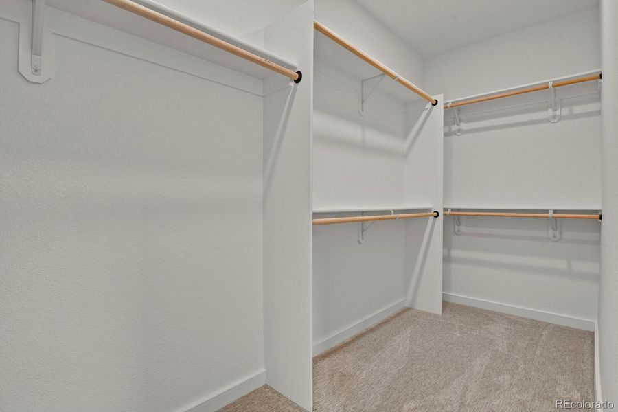 Walk-in Closet Walk-in Closet