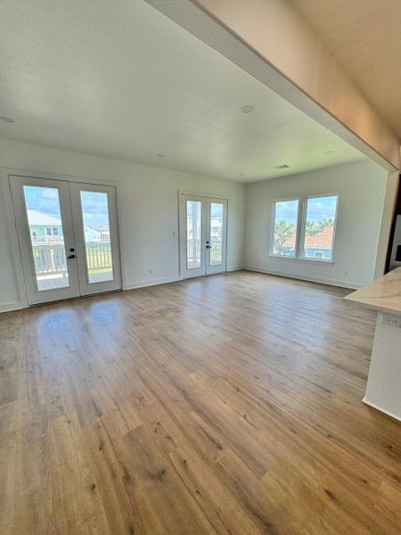 Spacious, unfurnished interior of a new home in , Freeport (Image 12).