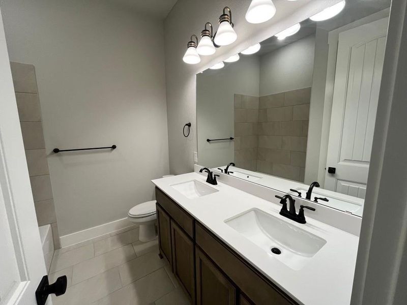 Furnished interior view inside a new home in Eagle Ridge Estates, Weatherford (Image 8).