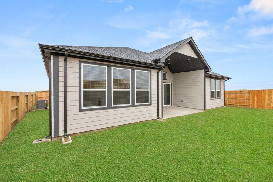 Exterior details and patio area of a home in Fulshear Lakes, Fulshear (Image 30).