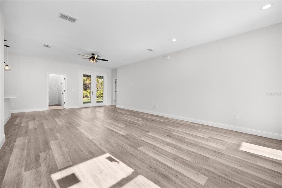 Spacious, unfurnished interior of a new home in , Port Charlotte (Image 16).
