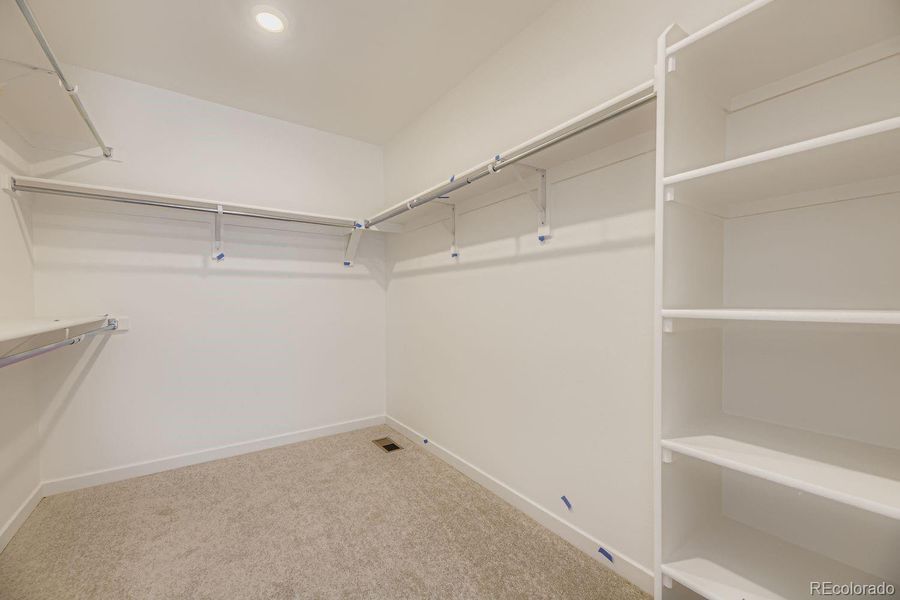 Spacious, unfurnished interior of a new home in Ken-Caryl Ranch: The Pioneer Collection, Littleton (Image 12).