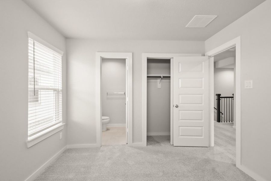 Spacious, unfurnished interior of a new home in Barton Creek Ranch, Conroe (Image 12). Spacious, unfurnished interior of a new home in Barton Creek Ranch, Conroe (Image 12).