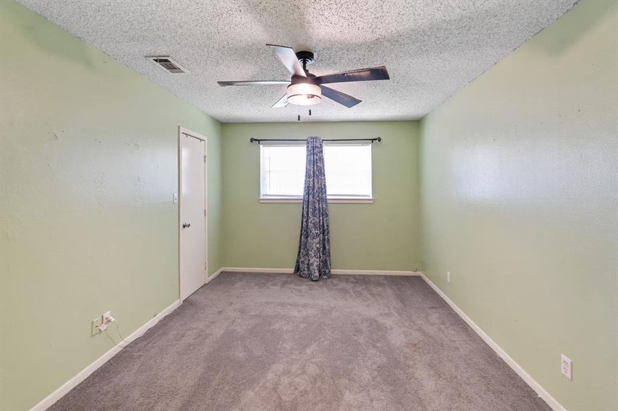 Spacious, unfurnished interior of a new home in , Gun Barrel City (Image 17).