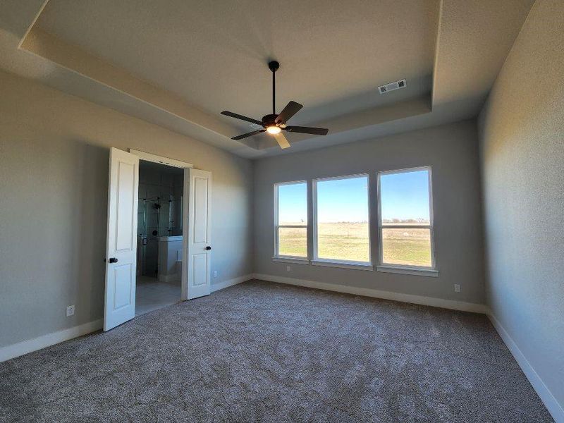 Spacious, unfurnished interior of a new home in Rocky Top, Krum (Image 9).