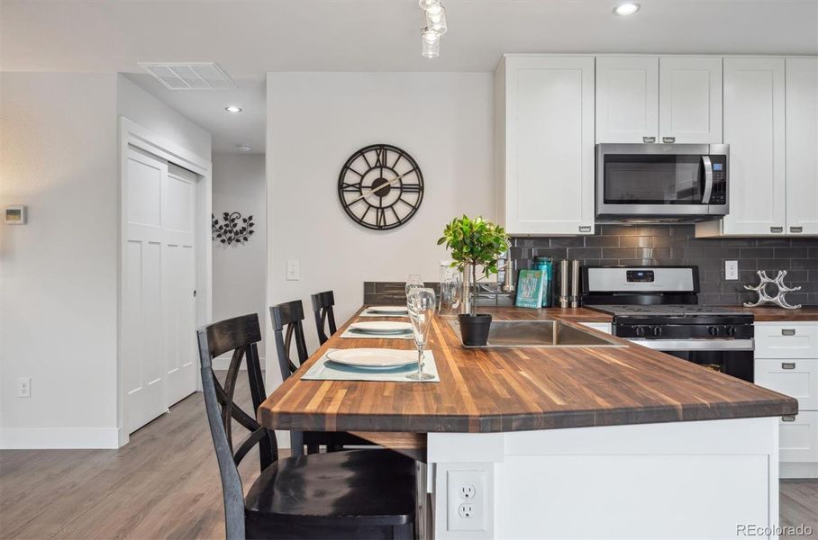 Furnished interior view inside a new home in , Lakewood (Image 6).
