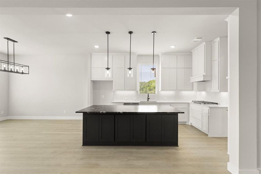 10. 4410 Rolling Springs - Kitchen