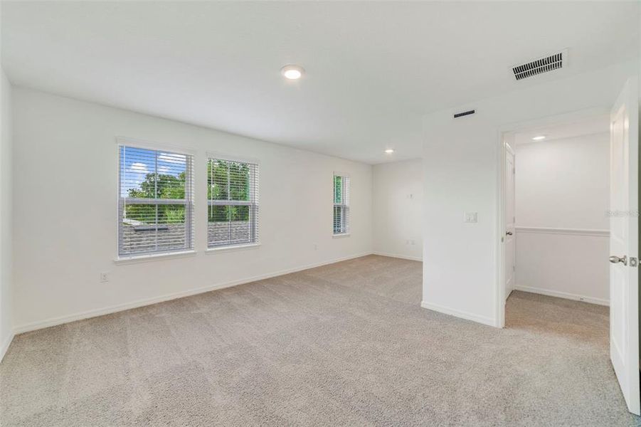 Spacious, unfurnished interior of a new home in Aulin Square, Oviedo (Image 23). Spacious, unfurnished interior of a new home in Aulin Square, Oviedo (Image 23).