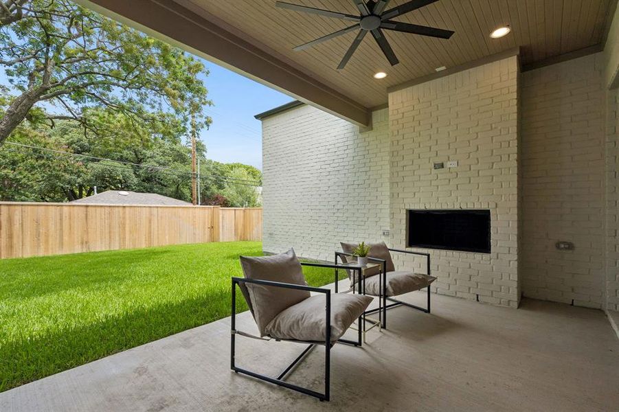 Exterior details and patio area of a home in , Dallas (Image 3).