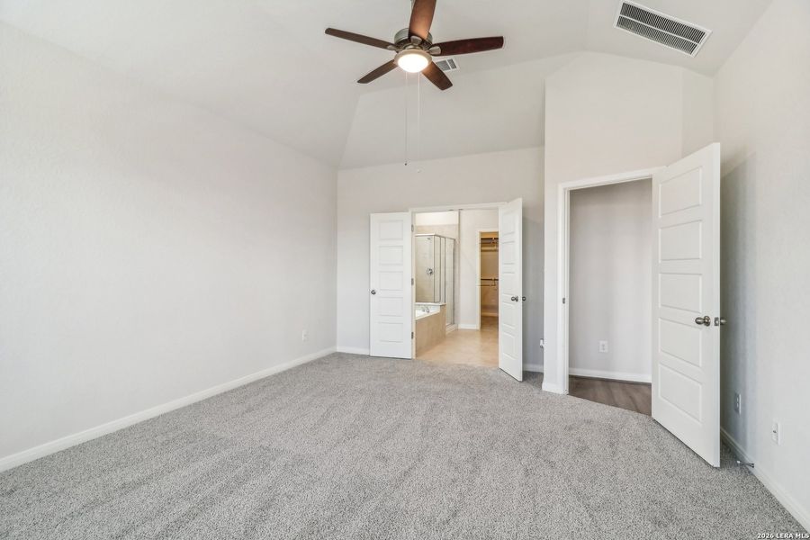 Spacious, unfurnished interior of a new home in , San Antonio (Image 27).