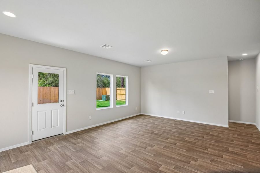 Spacious, unfurnished interior of a new home in Sorella, Tomball (Image 12). Spacious, unfurnished interior of a new home in Sorella, Tomball (Image 12).