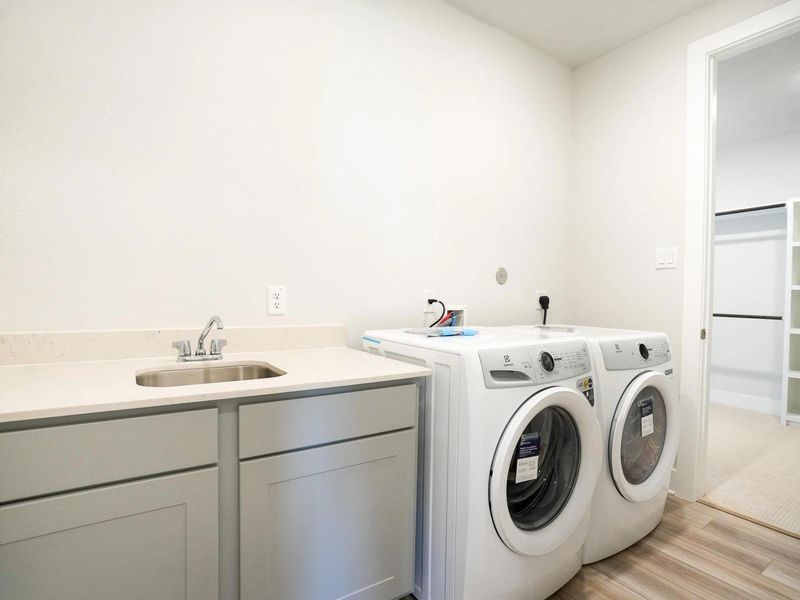 Close-up of interior finishes inside a home in Lago Mar, Texas City (Image 6).