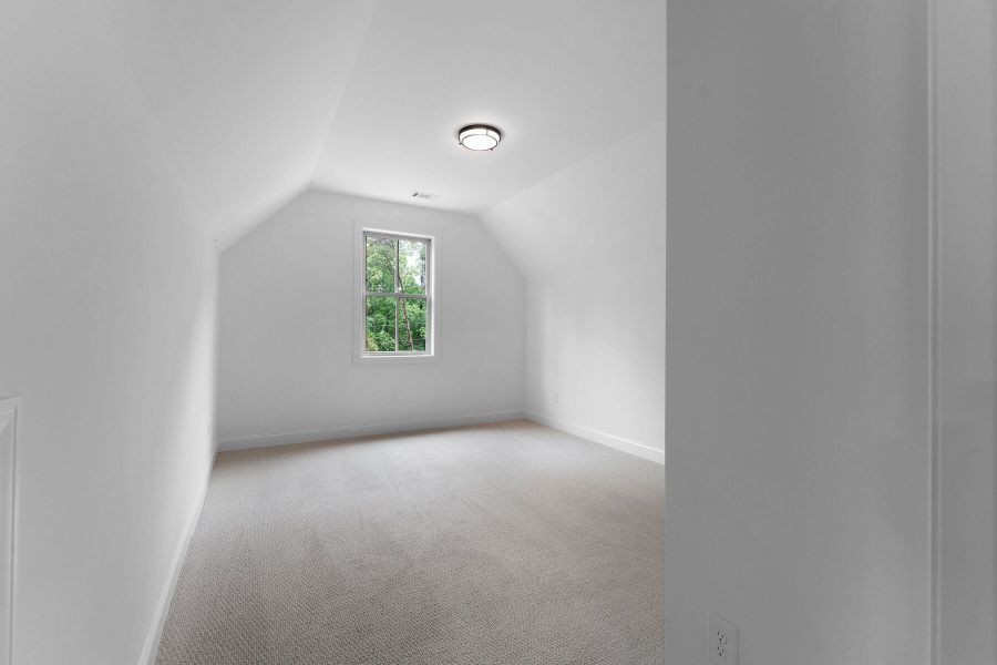 Spacious, unfurnished interior of a new home in Lake Arrowhead, Waleska (Image 35).