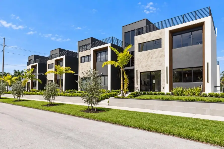 Condo located in Fort Lauderdale, FL showcasing its design and architecture (Image 3). Condo located in Fort Lauderdale, FL showcasing its design and architecture (Image 3).