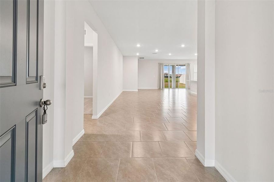 Spacious, unfurnished interior of a new home in Mirada, San Antonio (Image 27).