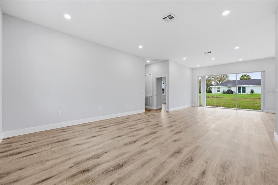 Spacious, unfurnished interior of a new home in , Ocala (Image 29).