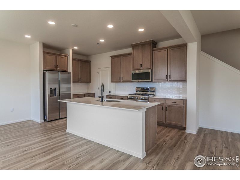 KITCHEN W/ S.S. APPLIANCES