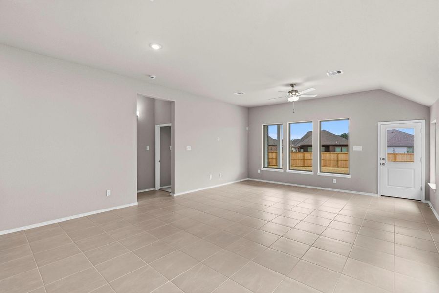 Spacious, unfurnished interior of a new home in Escondido, Magnolia (Image 12).