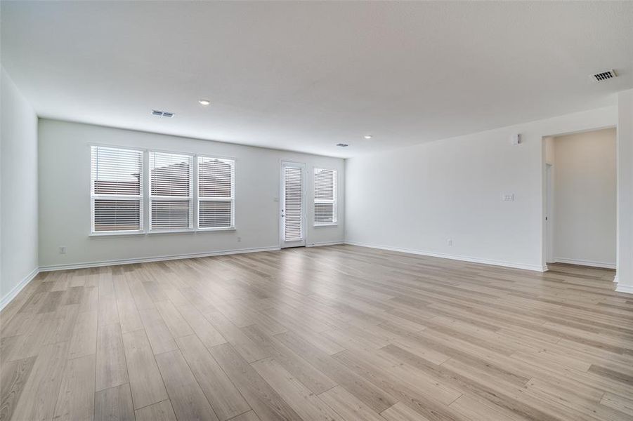 Spacious, unfurnished interior of a new home in Heartland, Crandall (Image 11).