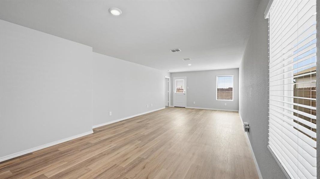 Spacious, unfurnished interior of a new home in Sunnycreek, Crowley (Image 19).