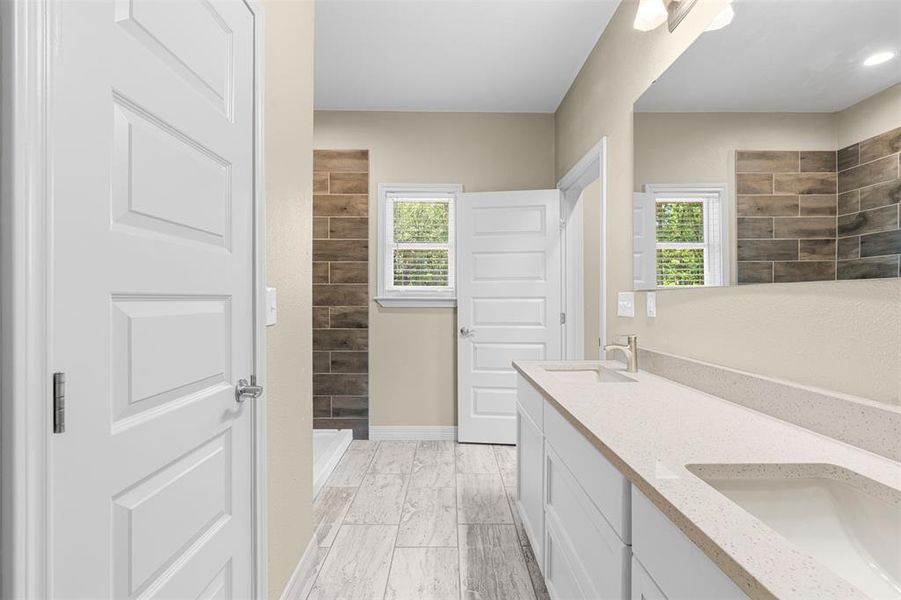 Furnished interior view inside a new home in , Corsicana (Image 6).