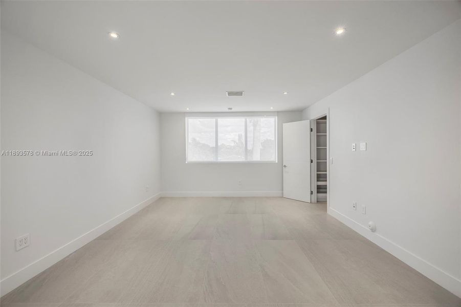 Spacious, unfurnished interior of a new home in , Miami (Image 53).