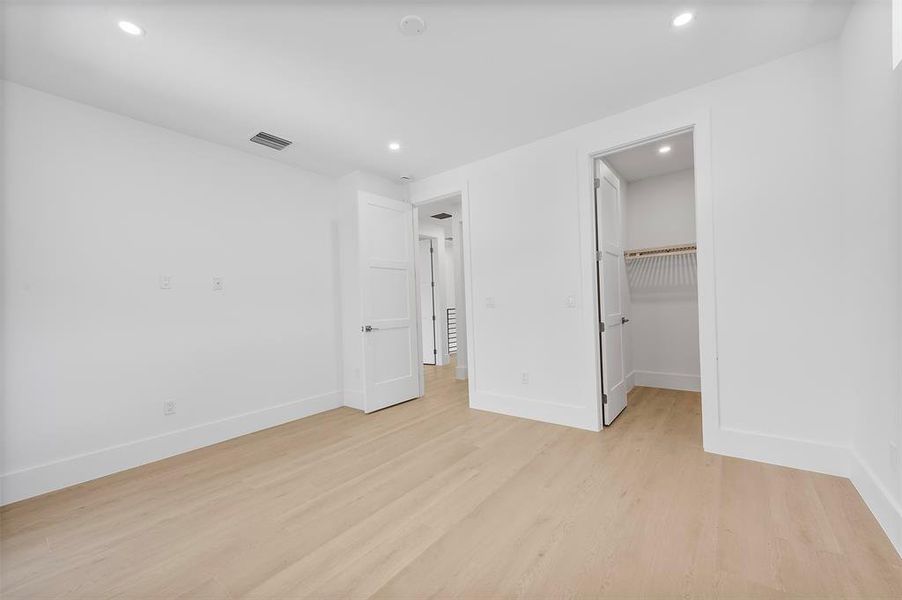 Spacious, unfurnished interior of a new home in , Fort Lauderdale (Image 21).