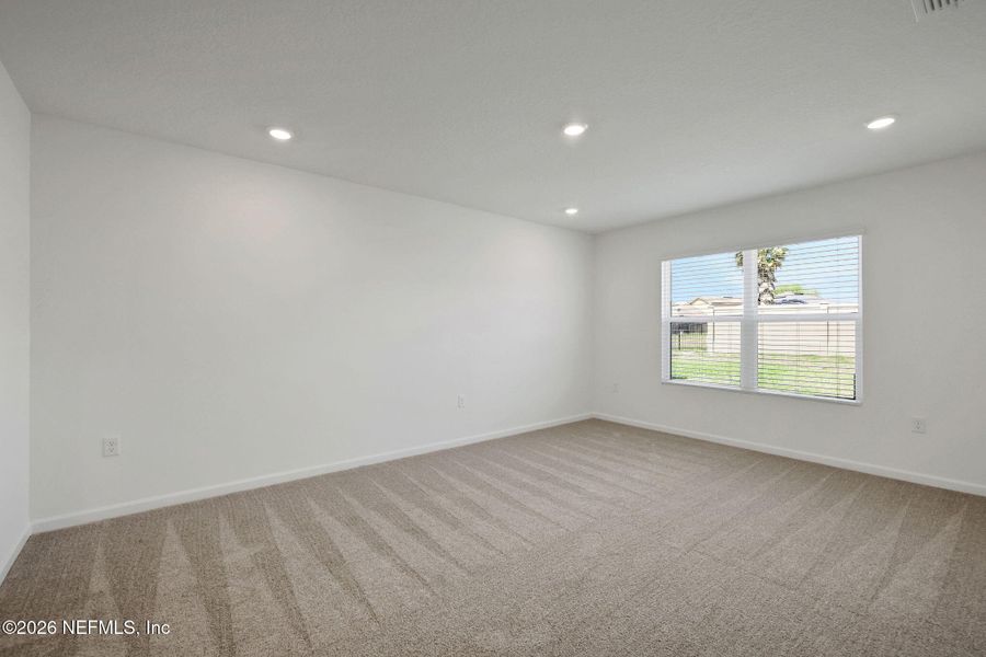 Spacious, unfurnished interior of a new home in Diamond Springs, Jacksonville (Image 18).