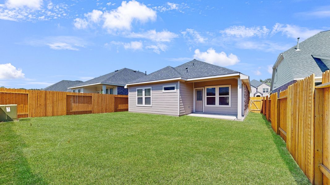 Representative exterior details of a home built from the Floor Plan 1605 by Colina Homes in River Ranch, Dayton (Image 4).