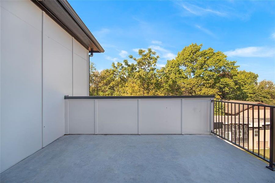 Exterior details and patio area of a home in , Dallas (Image 4).