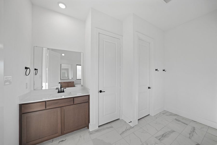 Furnished interior view inside a new home in Edgewater, Fate (Image 9).