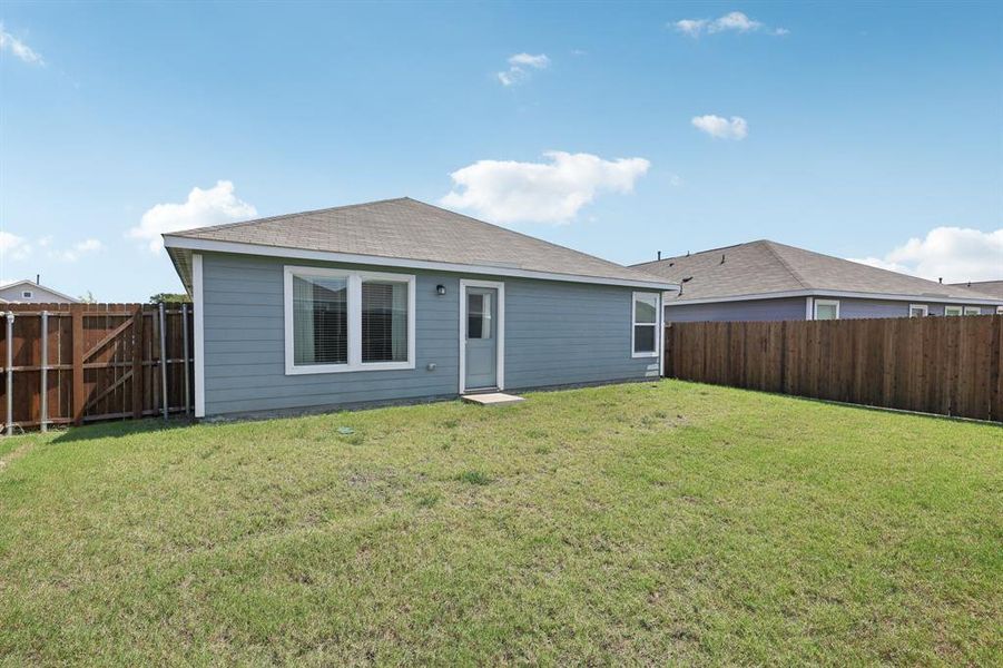 Exterior details and patio area of a home in , Crandall (Image 3).