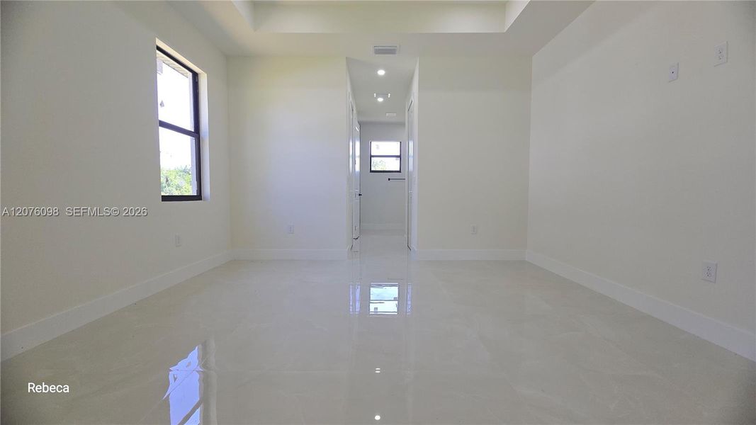 Spacious, unfurnished interior of a new home in , Lehigh Acres (Image 37).