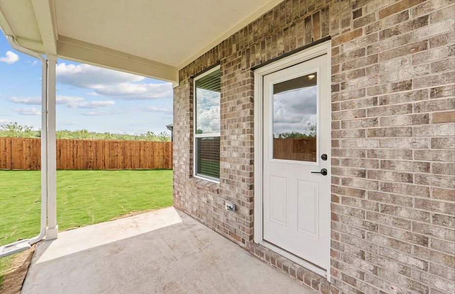 Exterior details and patio area of a home in Lagos, Manor (Image 21).