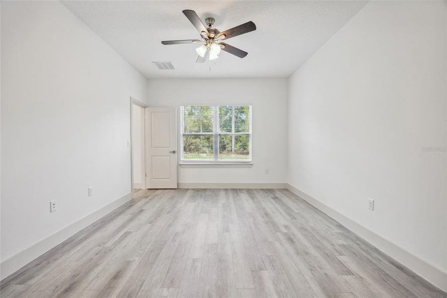 Spacious, unfurnished interior of a new home in , Citrus Springs (Image 22).